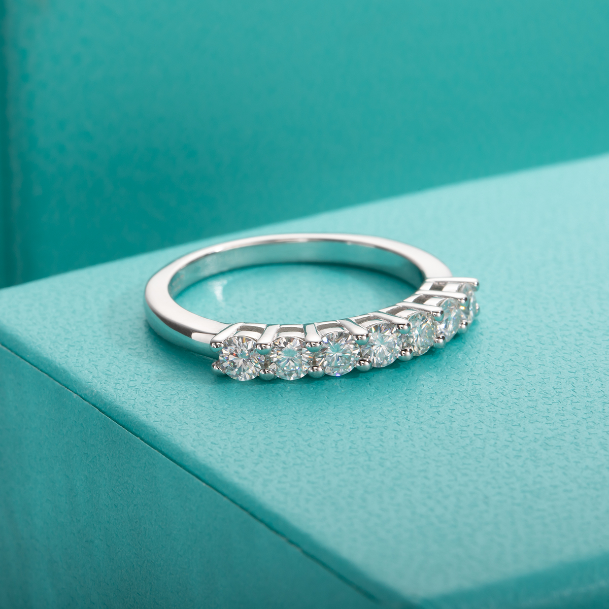 Seven Stone Moissanite Half Eternity Band – 925 Silver – detail 3