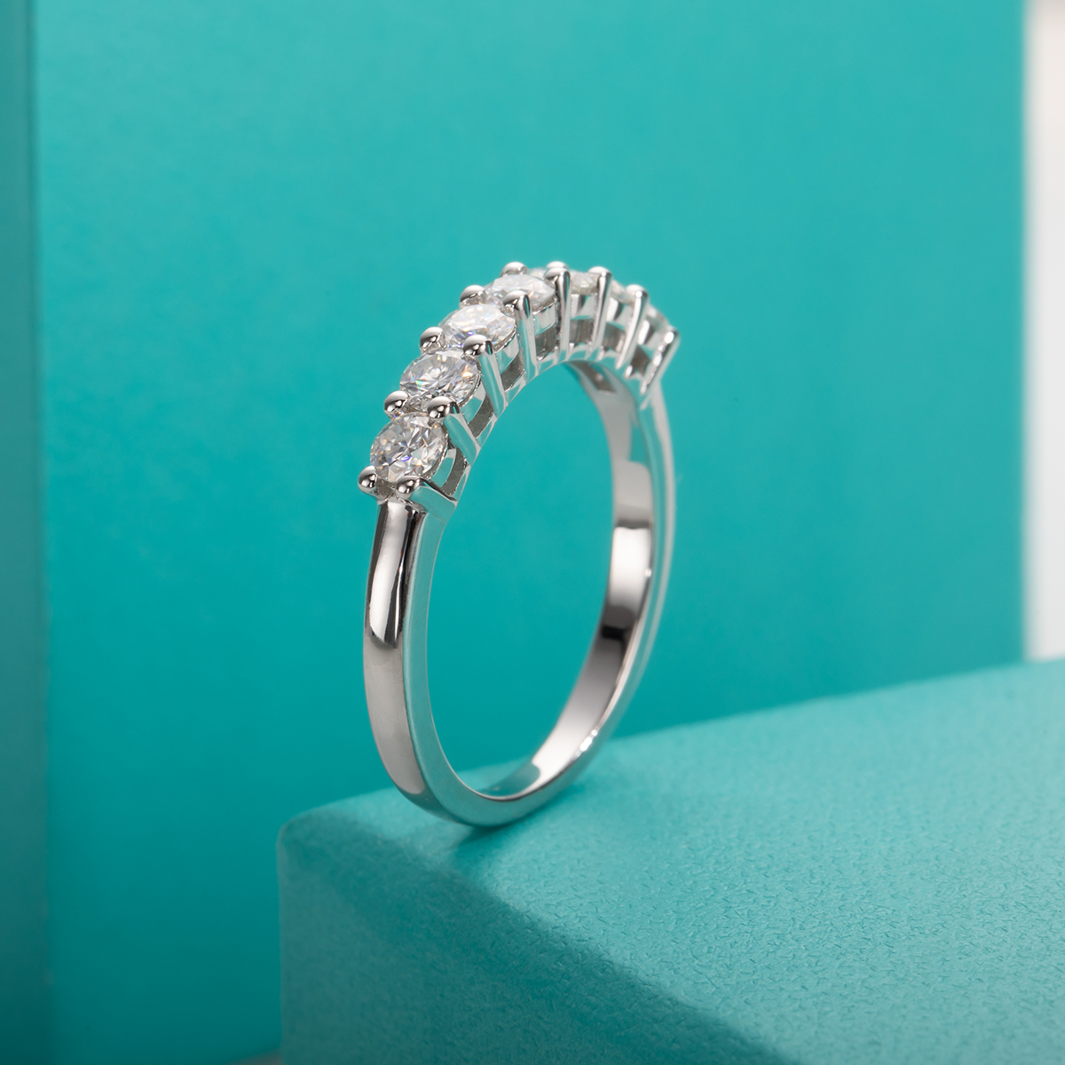 Seven Stone Moissanite Half Eternity Band – 925 Silver – detail 4