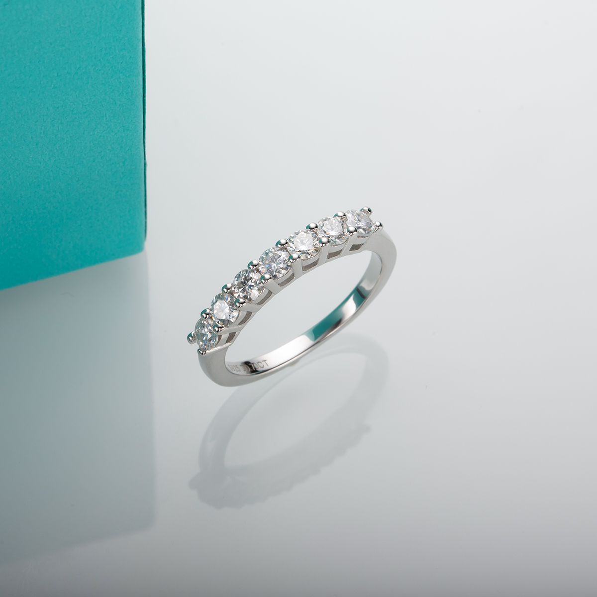 Seven Stone Moissanite Half Eternity Band – 925 Silver – detail 2