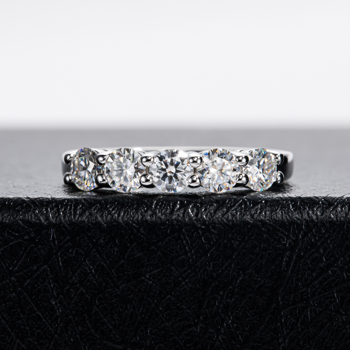 Five Stone Moissanite Ring – 4 mm, S925 Silver – detail 2