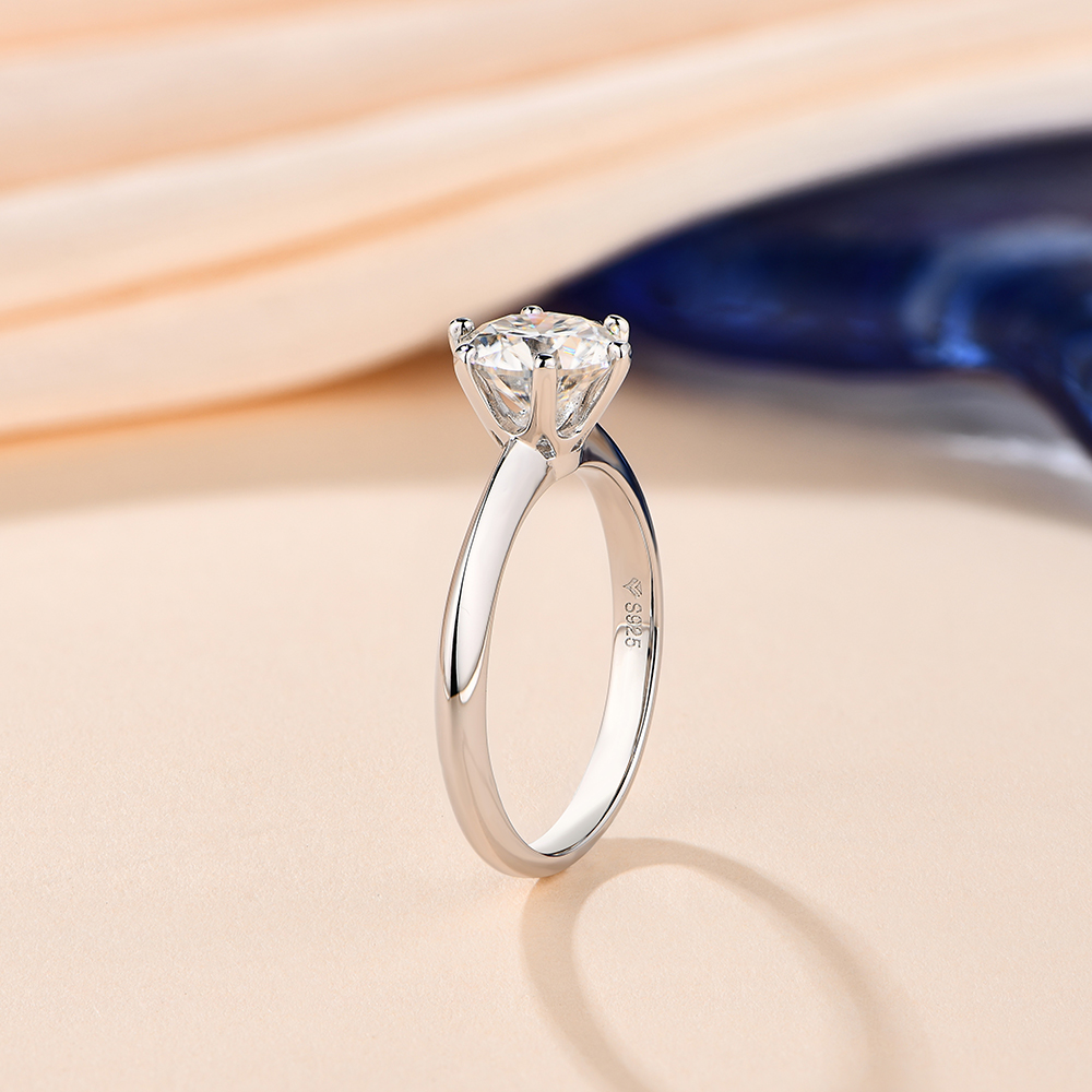 Moissanite Six-Claw Solitaire Ring – 925 Silver – detail 4